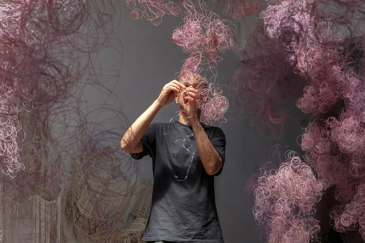 Igshaan Adams: Between Then and Now – Zeitgenössische Kunstausstellung