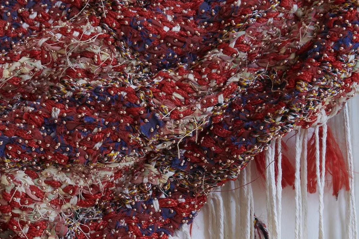 Igshaan Adams: Between Then and Now – Zeitgenössische Kunstausstellung